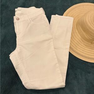 Flattering Old Navy Women's White Straight Leg Jeans